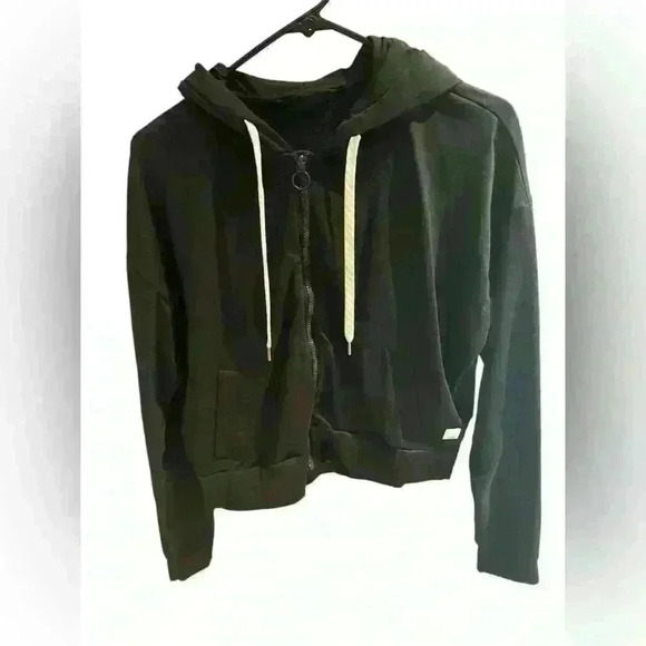 Granite Cropped Hoodie
Women's DreamKnit™ Warm Hoodie Medium SOLD OUT - Picture 4 of 7